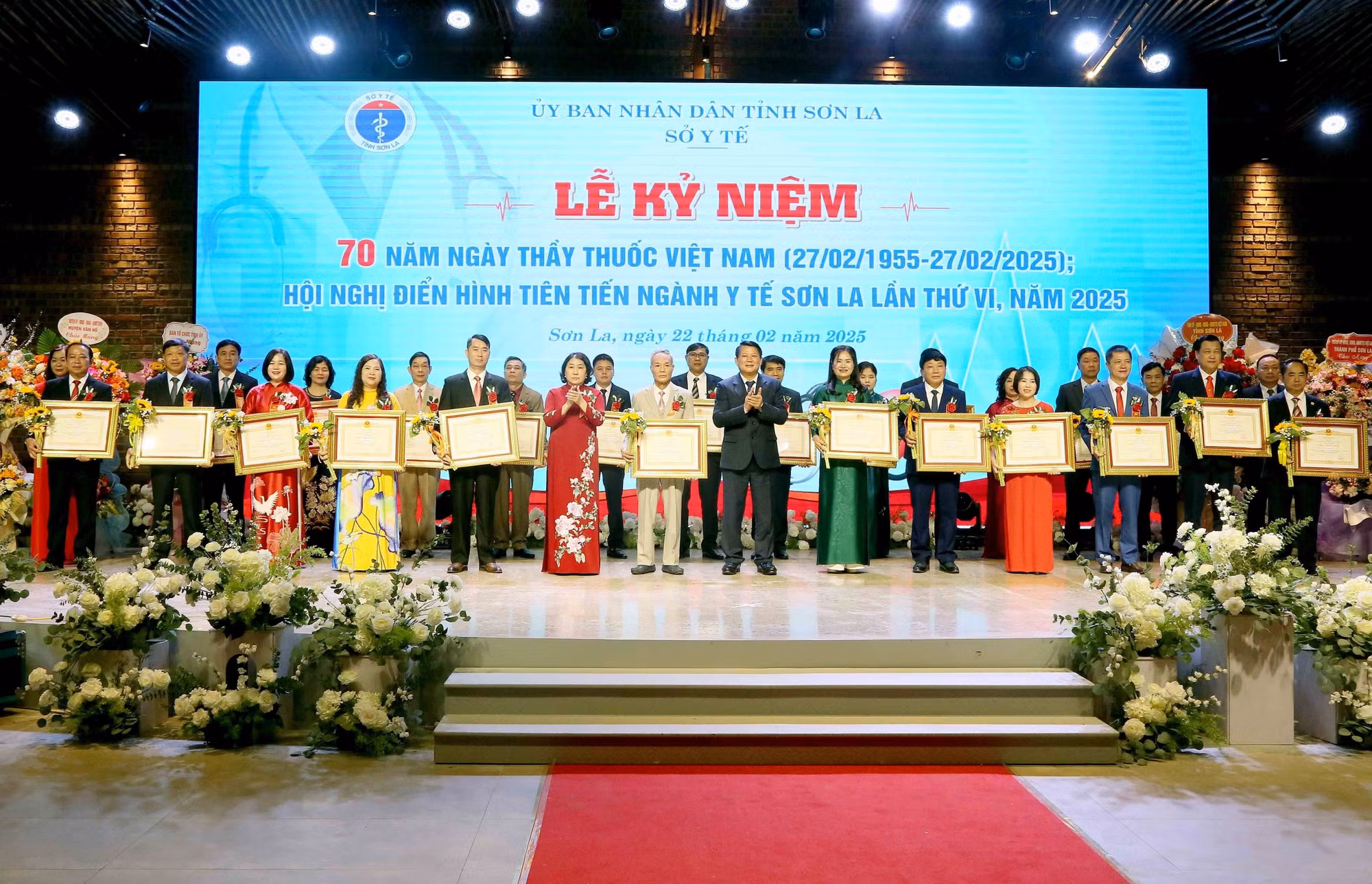 potal-son-la-ky-niem-70-nam-ngay-thay-thuoc-viet-nam-7869108.jpg