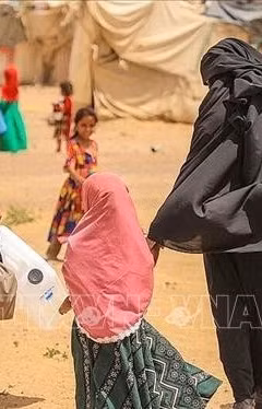 Phụ nữ và trẻ em tại Ta’iz (Yemen) là những đối tượng bị ảnh hưởng nặng nề nhất bởi chiến sự và khủng hoảng nhân đạo. Ảnh: TTXVN phát