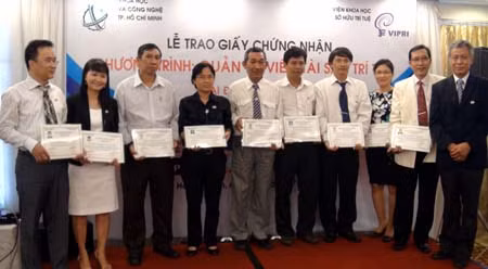 Trao bằng chứng nhận cho những học viên đầu tiên của “Chương trình Quản trị tài sản sở hữu trí tuệ” ảnh 2