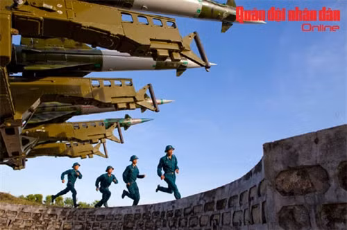 Bộ đội tên lửa tập trận bắn đạn thật ảnh 1