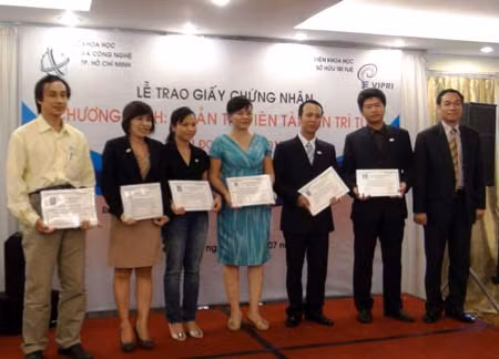 Trao bằng chứng nhận cho những học viên đầu tiên của “Chương trình Quản trị tài sản sở hữu trí tuệ” ảnh 1