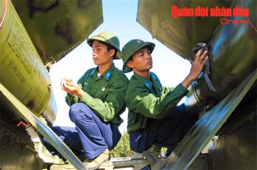 Bộ đội tên lửa tập trận bắn đạn thật ảnh 12