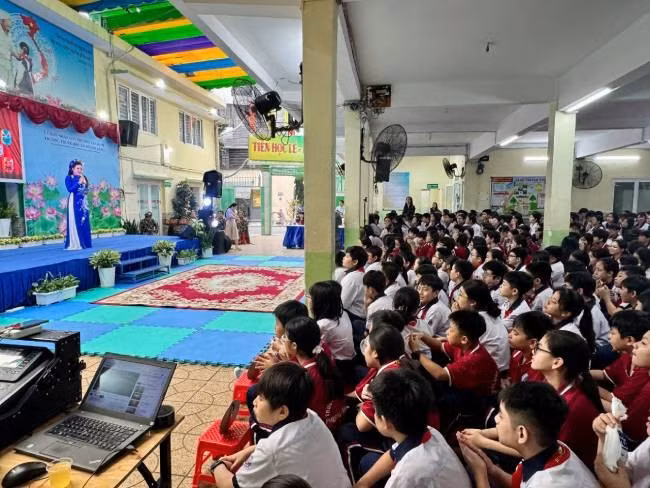 Sân khấu học đường bồi đắp tình yêu lịch sử và nghệ thuật dân tộc