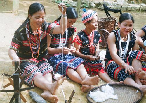 Zơrâm Bằng và nghề dệt thổ cẩm