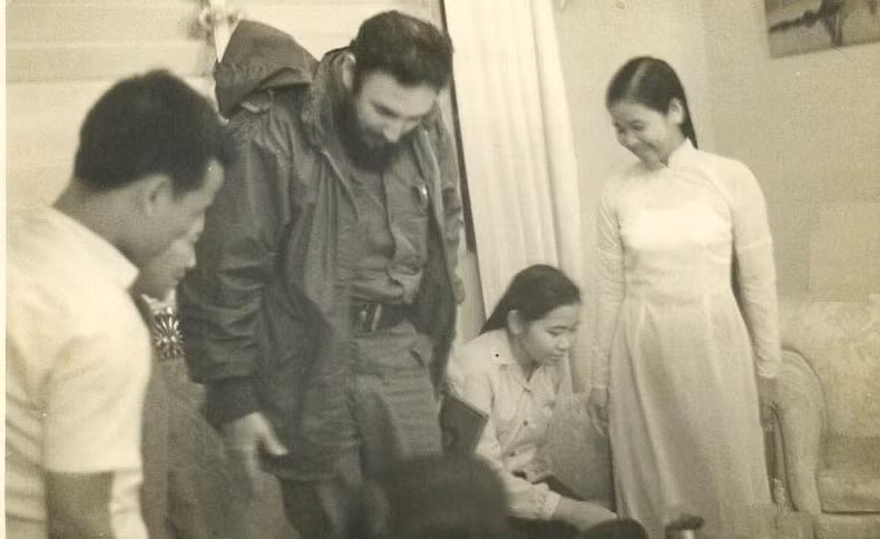 Chuyện về người phụ nữ Việt hướng dẫn Tổng tư lệnh Fidel Castro đi dép râu ảnh 1