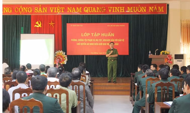 Phát huy vai trò của người có uy tín trong cộng đồng ảnh 1