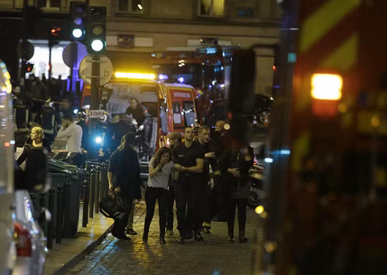 Đêm kinh hoàng khủng bố tấn công Paris ảnh 10