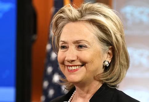 Tỷ phú Trump chế nhạo kiểu tóc mới của bà Hillary ảnh 2
