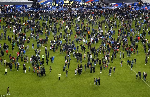 Giây phút hoảng loạn trên sân Stade de France ảnh 4