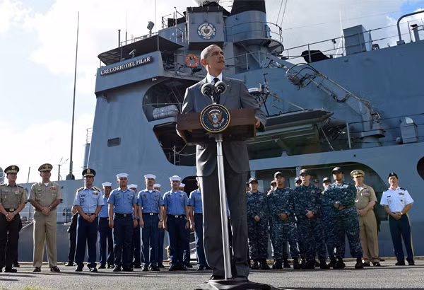 Ông Obama thăm soái hạm Philippines, ngầm thách thức Trung Quốc ảnh 1