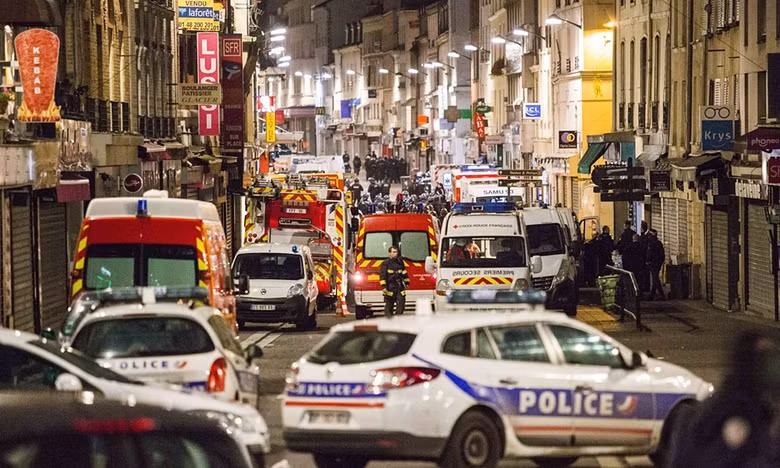 Đấu súng dữ dội ở Paris, nữ khủng bố nổ bom liều chết ảnh 4