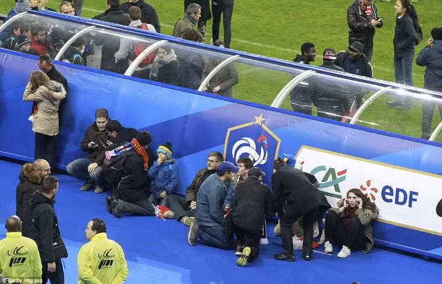 Giây phút hoảng loạn trên sân Stade de France ảnh 5