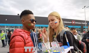 World Cup 2018: Muôn cách kiếm tiền ở fanzone 