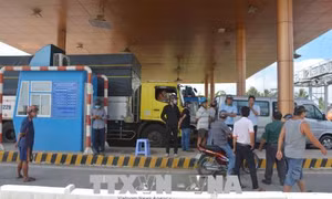 Barie trạm thu phí BOT Sóc Trăng bị đâm gãy