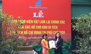 May 10 phục chế thành công 10 bộ quần áo kaki Bác Hồ