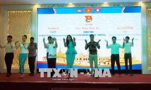Giao lưu sinh viên ba nước Việt Nam - Lào - Campuchia 