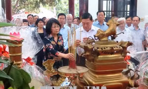 Dâng hương tưởng niệm 10 năm ngày mất Thủ tướng Võ Văn Kiệt 