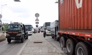 Náo loạn tại trạm thu phí BOT Sóc Trăng 