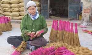 Làng nghề sản xuất hương 'chạy đua' cùng Tết 