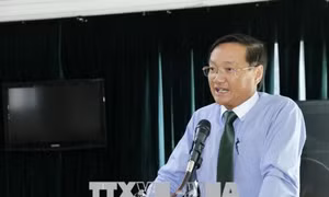 Dâng hương tưởng nhớ các anh hùng liệt sĩ tại Khu di tích Liên minh chiến đấu Lào-Việt Nam