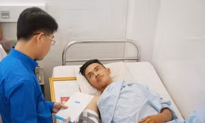 Trao tặng Huy hiệu Tuổi trẻ dũng cảm cho các 'hiệp sỹ' truy bắt cướp 