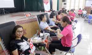 Cựu học sinh Việt Đức (Hà Nội) hiến máu cứu người