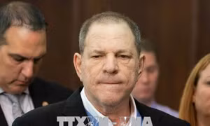 Harvey Weinstein bị truy tố tội hiếp dâm và cưỡng bức tình dục 