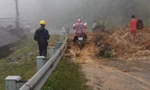 Các tuyến quốc lộ từ Thanh Hóa đến Nghệ An ngập sâu gây ùn tắc giao thông