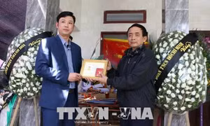 Truy tặng huy hiệu 'Tuổi trẻ dũng cảm' cho nam sinh viên tử nạn khi cứu 3 mẹ con