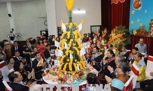 Đại sứ quán Lào tổ chức đón Tết cổ truyền Bun Pi May tại Hà Nội