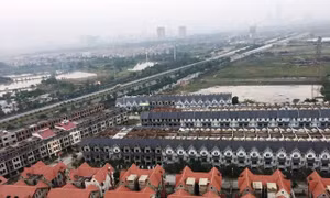 Đợi 'dài cổ' mà không có khách mua nhà trong tháng Ngâu