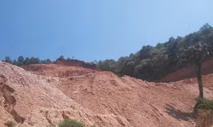 Khai thác cao lanh trái phép chỉ cách trụ sở UBND xã 1 km
