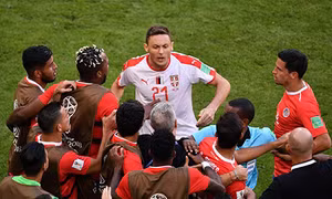 WORLD CUP 2018: Nemanja Matic một mình đòi 'tẩn' cả nhóm cầu thủ dự bị Costa Rica 