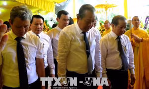 Phó Thủ tướng Thường trực Chính phủ Trương Hòa Bình viếng Hòa thượng Thích Đức Phương 