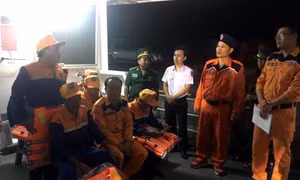 Kịp thời cứu nạn tàu cá cùng 7 ngư dân bị nạn 