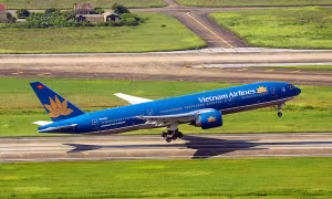 Vietnam Airrlines dừng bay 5 chuyến, lùi 4 chuyến do ảnh hưởng của bão Hato 