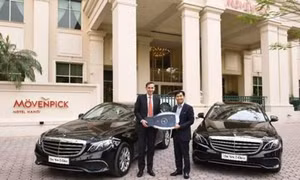 Mercedes-Benz Việt Nam bàn giao E200 thế hệ mới cho Movenpick Hà Nội