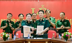 Bàn giao chức danh Chủ tịch kiêm Tổng giám đốc Viettel cho Thiếu tướng Lê Đăng Dũng