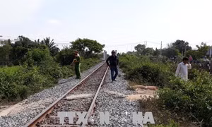 Đi đưa tang cháu, bị tàu hỏa cán tử vong