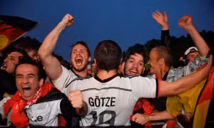 WORLD CUP 2018: CĐV Đức làm náo loạn khu fanzone