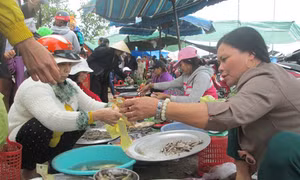 Độc đáo những phiên chợ quê chỉ họp trong ngày Tết