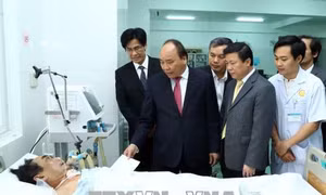 Thủ tướng thăm, kiểm tra công tác ứng trực Tết tại Bệnh viện C Đà Nẵng 