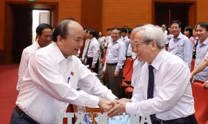 Thủ tướng: Lương thấp là một nguyên nhân của tham nhũng vặt