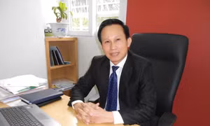 Vụ lái xe bẻ lái ‘xuất thần’ tránh 2 nữ sinh, trách nhiệm của các bên thế nào?