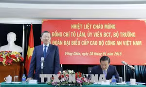 Bộ trưởng Công an Tô Lâm thăm và làm việc với cán bộ nhân viên Đại sứ quán Việt Nam tại Lào 