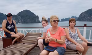 Tổng cục Du lịch xin lỗi khách Australia và mời du lịch miễn phí vịnh Hạ Long