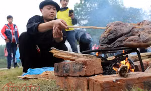 Rộn ràng phiên chợ Món ngon vùng miền tại Làng Văn hóa - Du lịch các dân tộc Việt Nam