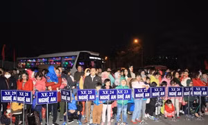 Hà Nội năm thứ 10 tổ chức đưa công nhân về quê ăn Tết