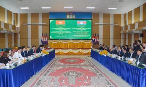 Việt Nam - Campuchia tăng cường quan hệ hợp tác thương mại biên giới