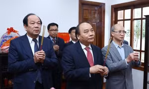 Dâng hương tưởng nhớ Tổng Bí thư Nguyễn Văn Linh và Thủ tướng Phạm Văn Đồng